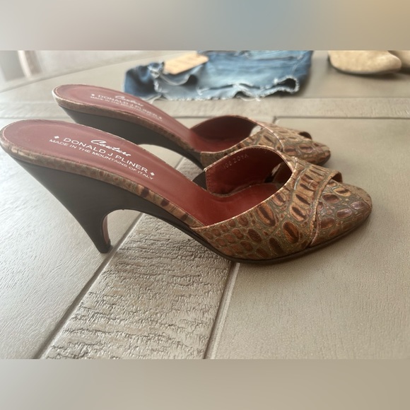COPY - NWOB Donald Pliner Couture Zoya Heel Brown Croc Embossed Leather Slide W… - Picture 3 of 4
